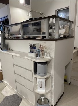 階段左のフリースペースを有効活用し、小上がりの書斎スペースを造作していきます。