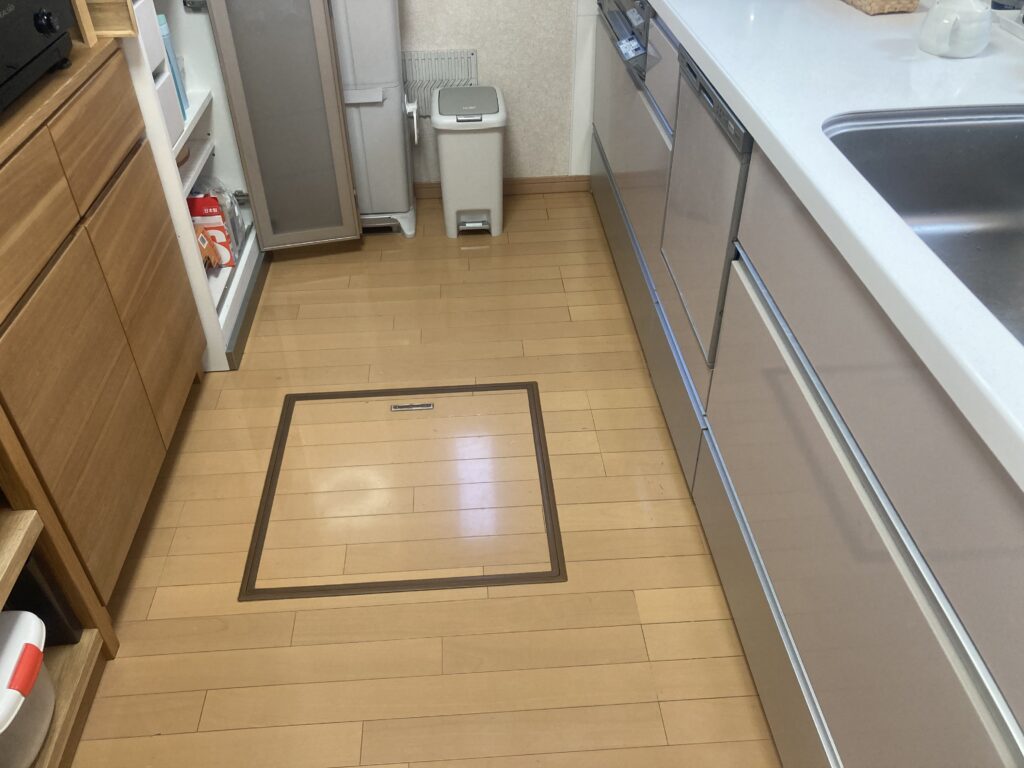 床下収納は、床暖房敷設のため撤去します。