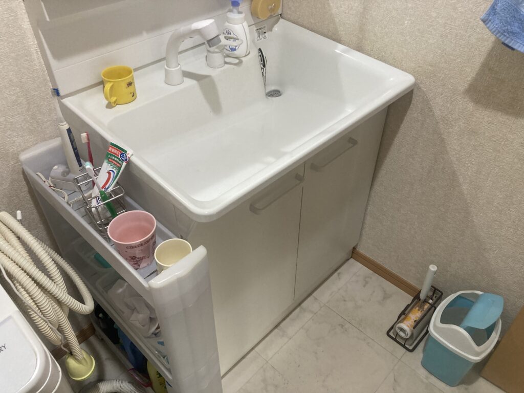 洗面は収納が少なく、収納棚を置かれていたため、お掃除が大変でした。