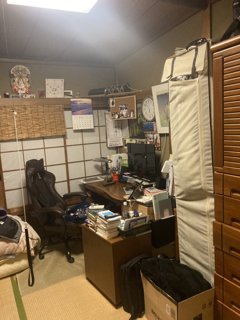 2階居室①の様子です。和室のためお手入れ性の悪さや、断熱性能にも不安があります。