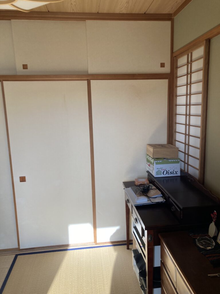 和室は一部を回廊収納に変えすっきりとした部屋に見せていきます。