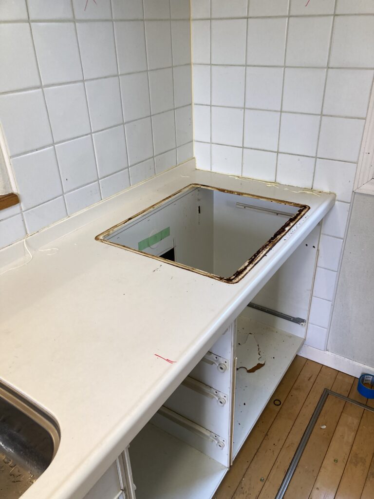 既存キッチン解体