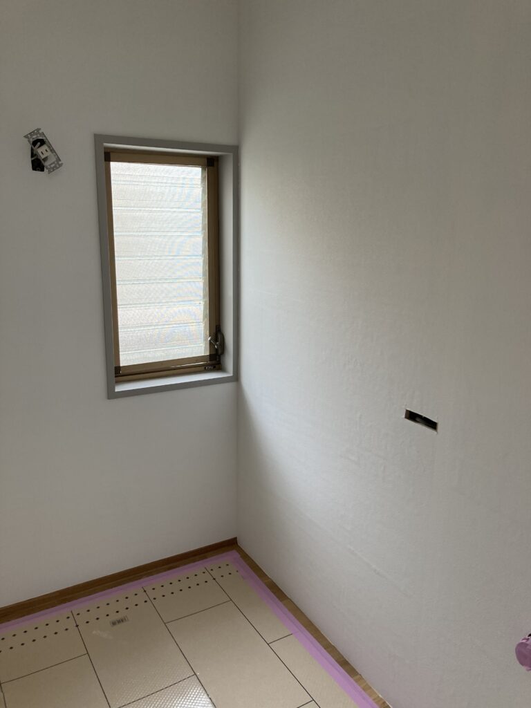 クロス貼り