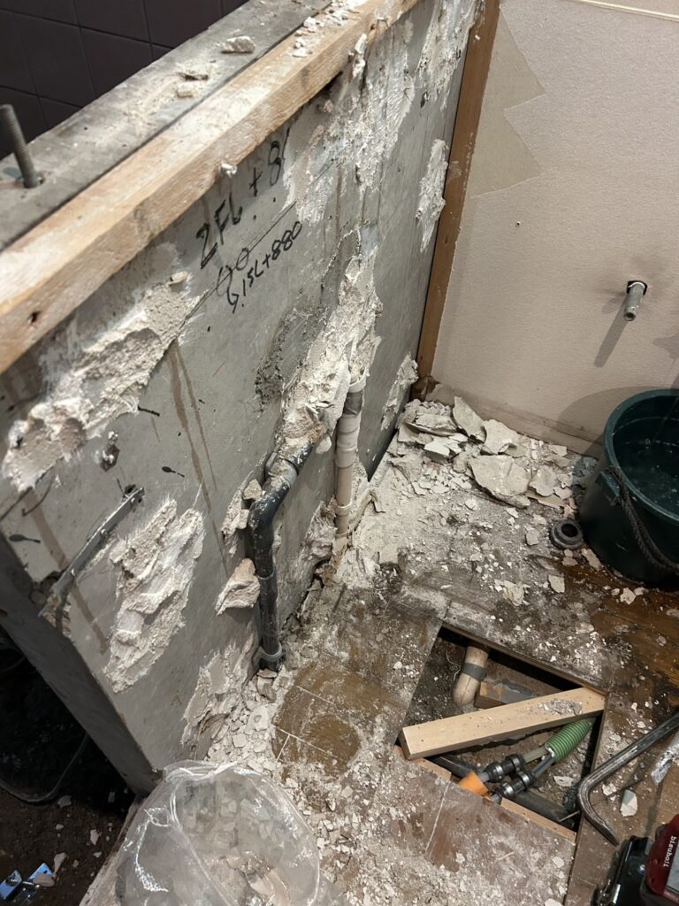 既存洗面台の撤去