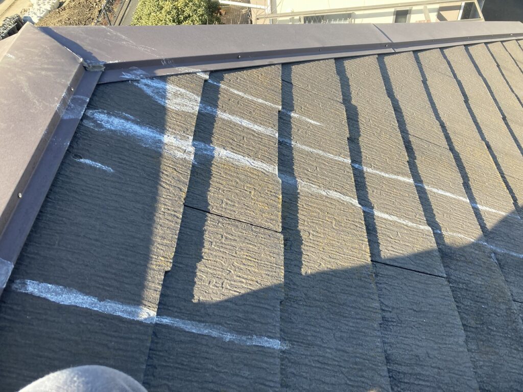 屋根は外壁以上に紫外線や雨風に晒され劣化が見られました。