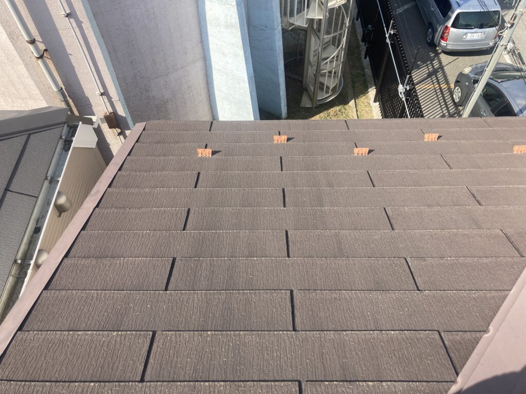劣化を放置してしまうと、雨漏りの原因につながります。