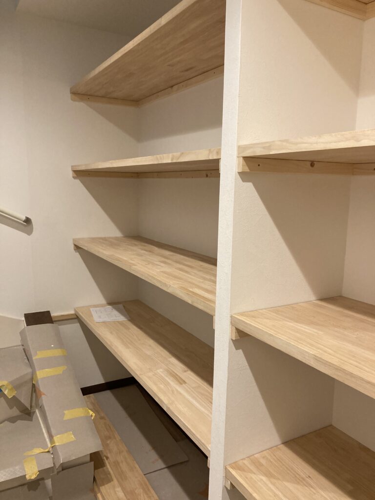収納棚造作