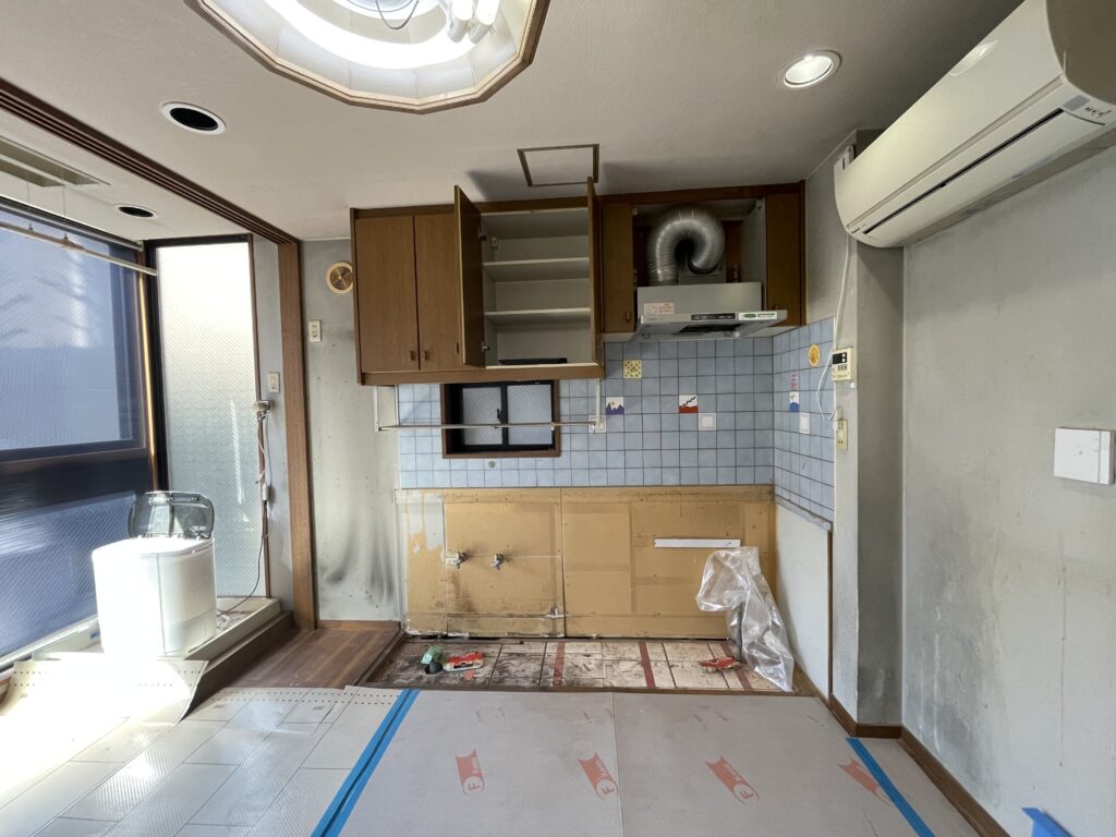 既存キッチンの撤去