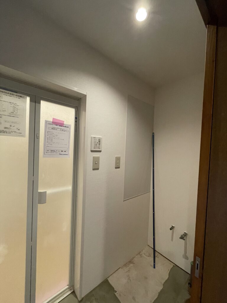 洗面所の壁紙張替え完了