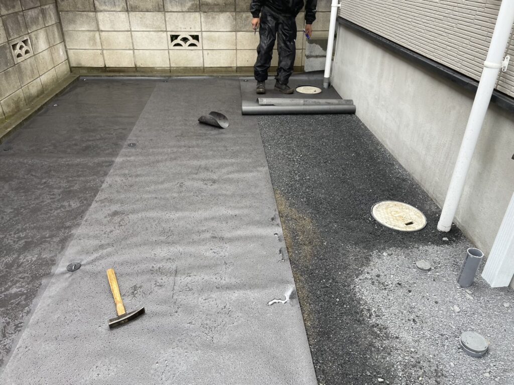 防草シート敷　雑草が生えにくく、メンテナンス性が向上します。