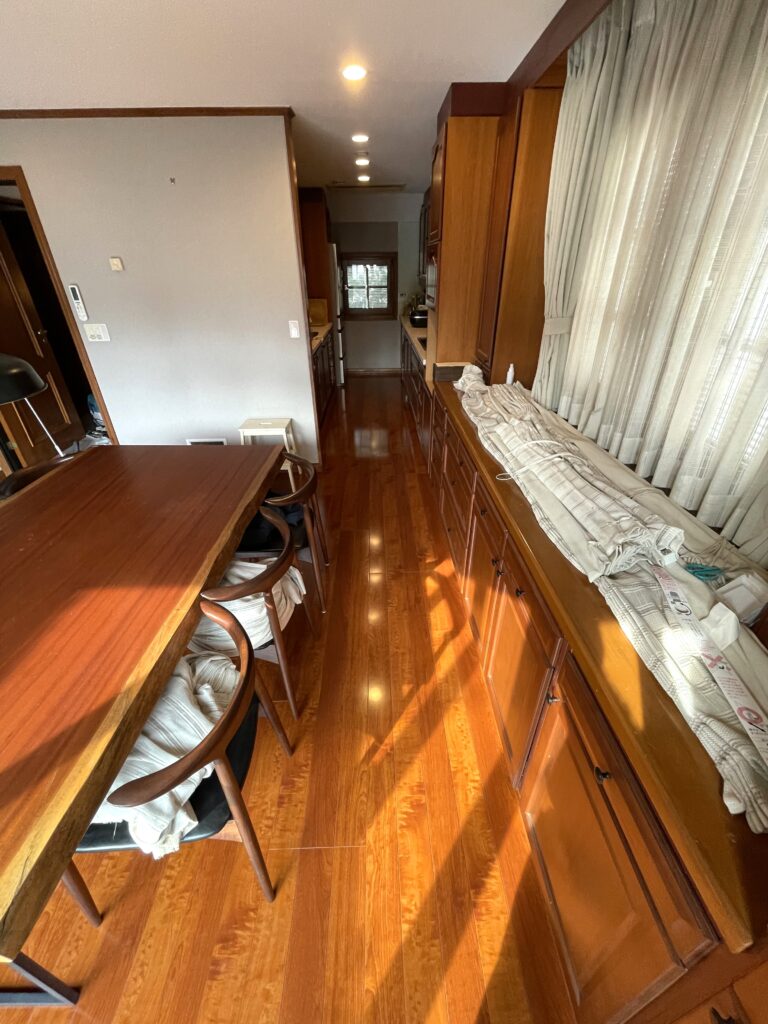 光沢のあるフローリングがお部屋と馴染んでいます。