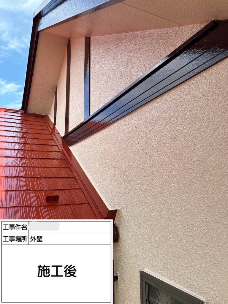 化粧幕板、破風は濃い茶色で塗装し、メリハリのある仕上がりになりました。