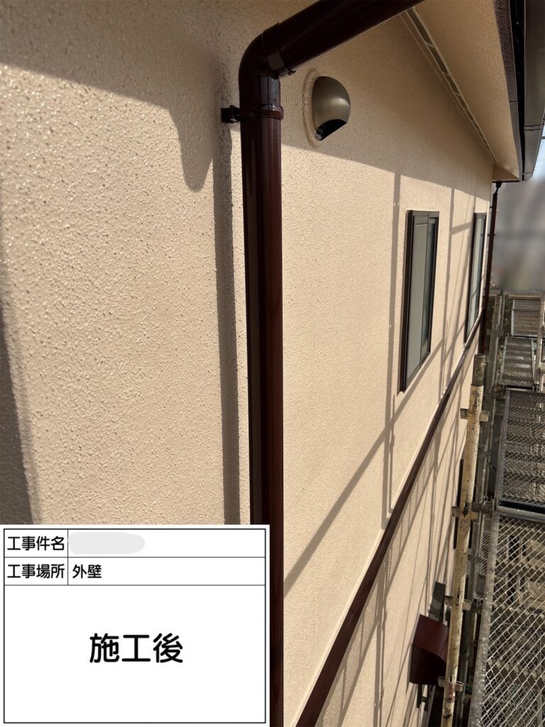 雨樋も塗装します。
