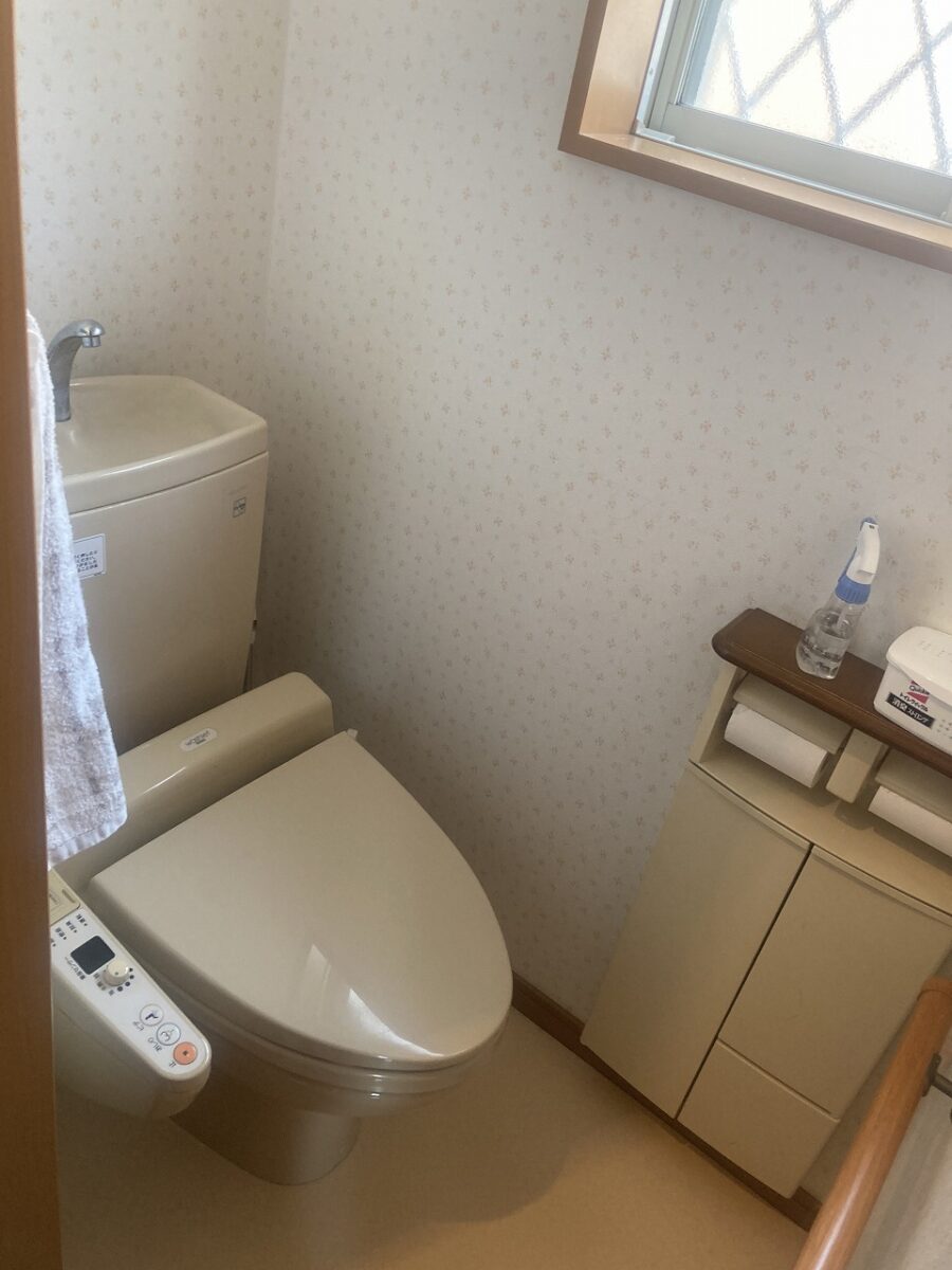 ウォシュレットからの水漏れを機に　トイレ交換工事