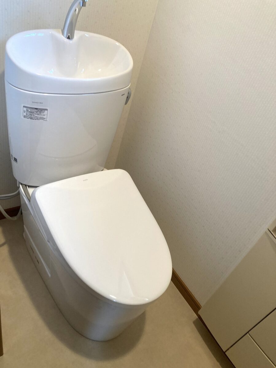 ウォシュレットからの水漏れを機に　トイレ交換工事