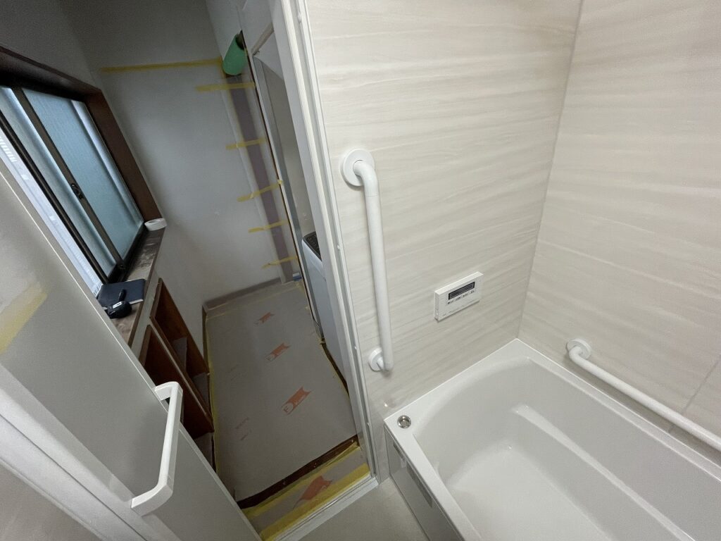 浴室には手すりも付け安心安全の浴室です。