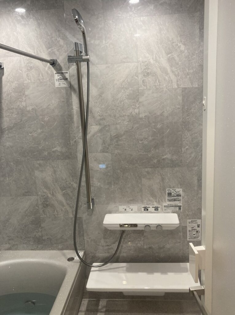 肩腰ほぐれ、床まですっきり　上質な浴室とトイレ、キッチン水栓のリフォーム