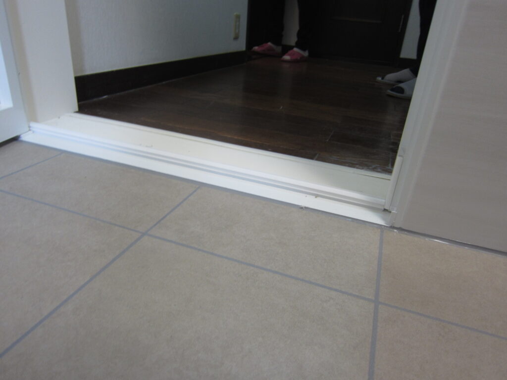 入口の段差は解消しました。