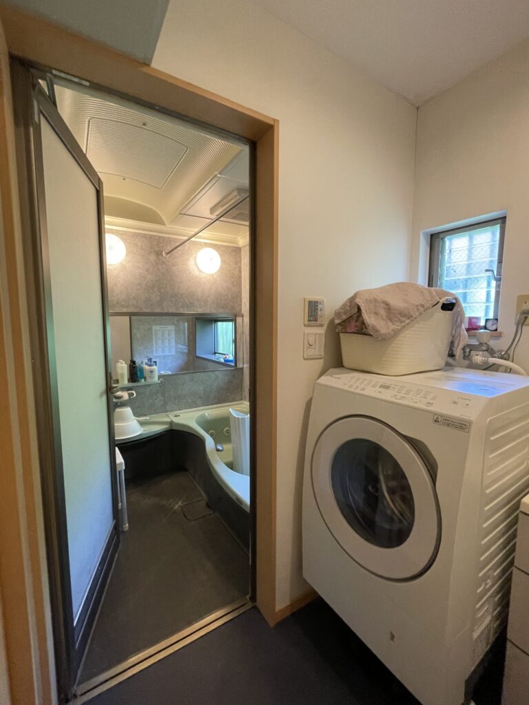 洗面室から既存浴室へ