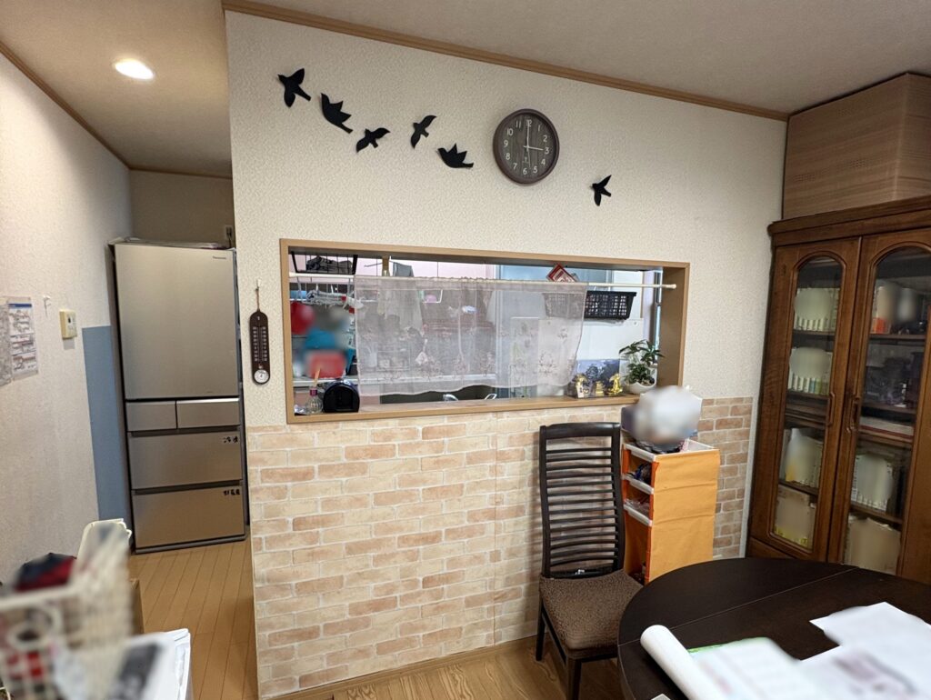 リビング側の壁は、DIYでかわいい雰囲気でした。