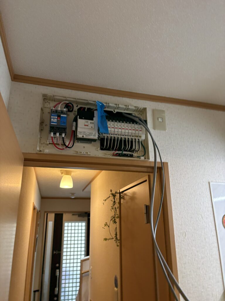 IHコンロの為、分電盤から専用配線をします。