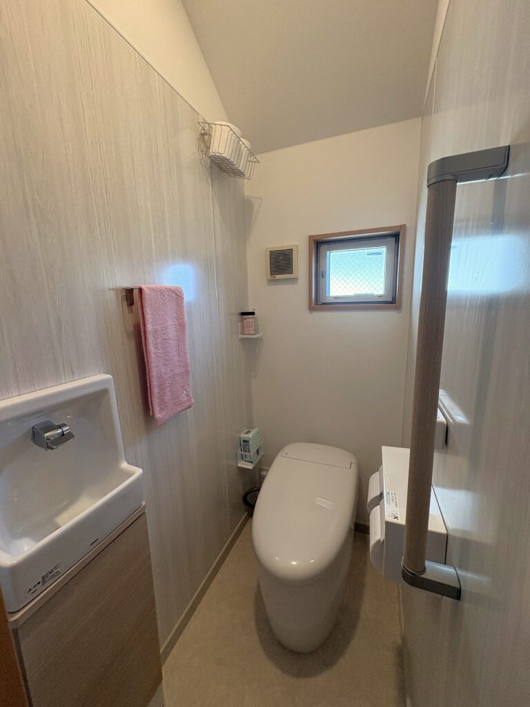 マグネットで“浮かせて収納”　お掃除しやすい　1・2階トイレリフォーム