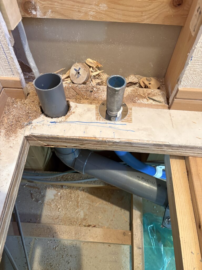 ２階手洗い器配管立上り